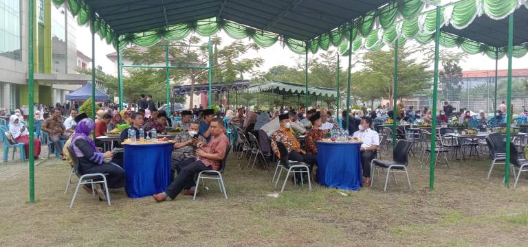HALAL BIHALAL SELURUH KELUARGA BESAR IAIN SYEKH NURJATI CIREBON 1443 H, Mahasiswa Pariwisata Syariah Mengikuti Lomba Menghias Tumpeng