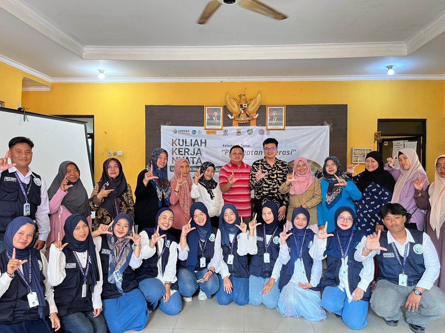 Seminar Penguatan Literasi: Membangun Generasi Cerdas Dimulai dari Keluarga Digelar di Desa Bandengan, Kabupaten Cirebon