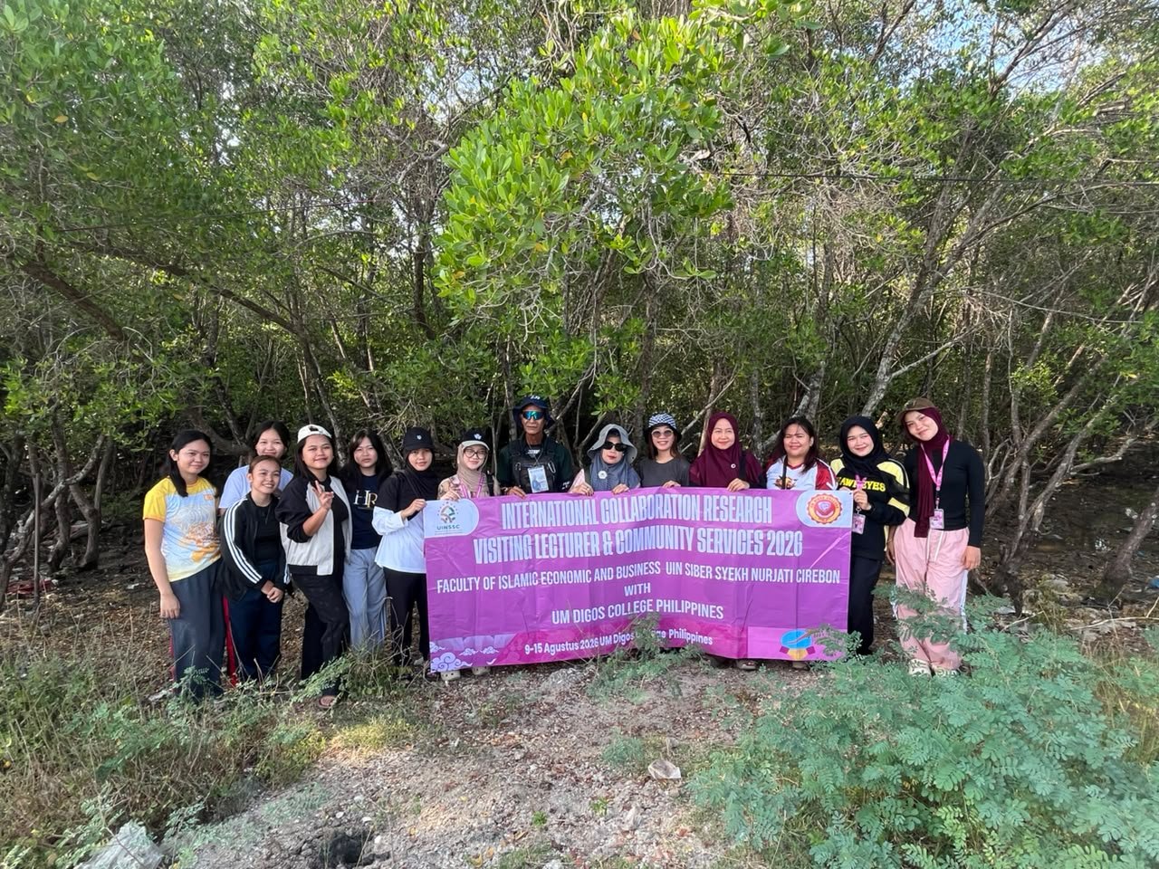 Wujudkan Pariwisata Berkelanjutan, Dosen Pariwisata Syariah FEBI UIN Siber Cirebon dan UM Digos College Gelar Aksi Tanam Mangrove di Pesisir Filipina